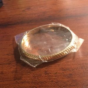 Lilly Pulitzer thin gold bangle